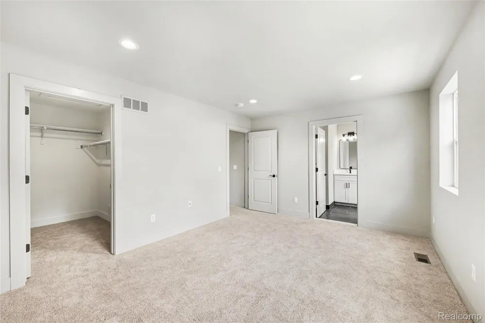 27305 Groveland Street Madison Heights City, MI 48071