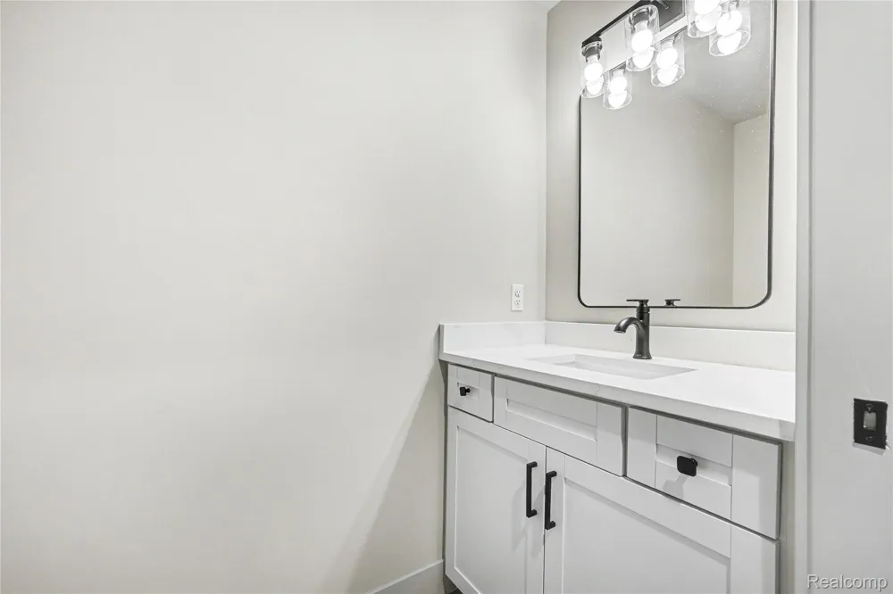 27305 Groveland Street Madison Heights City, MI 48071