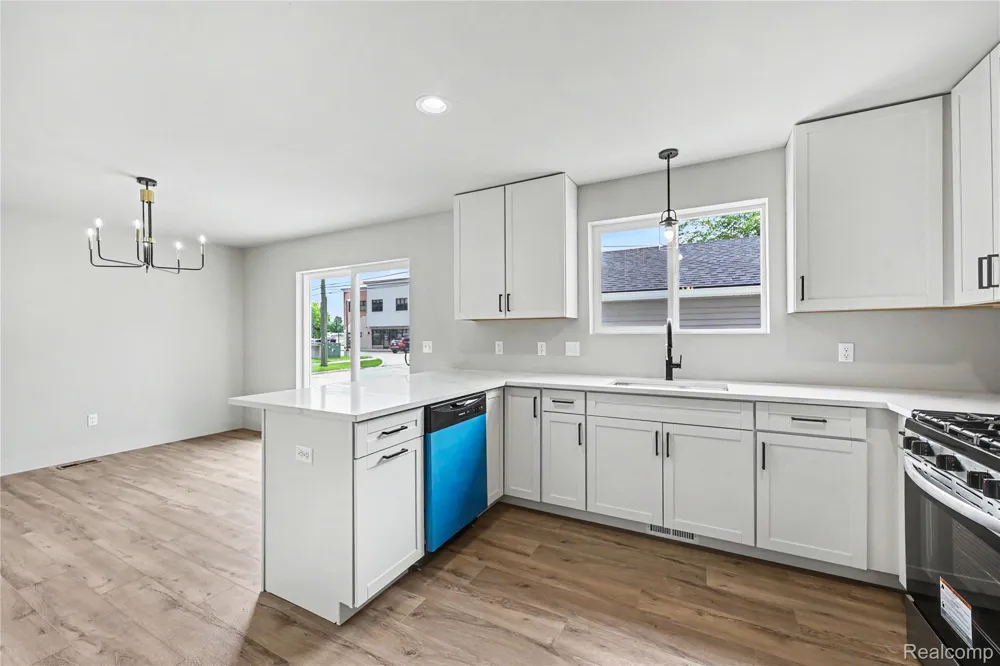 27305 Groveland Street Madison Heights City, MI 48071
