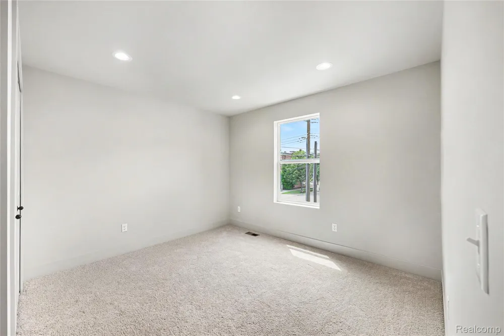 27305 Groveland Street Madison Heights City, MI 48071
