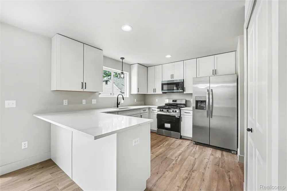 27305 Groveland Street Madison Heights City, MI 48071