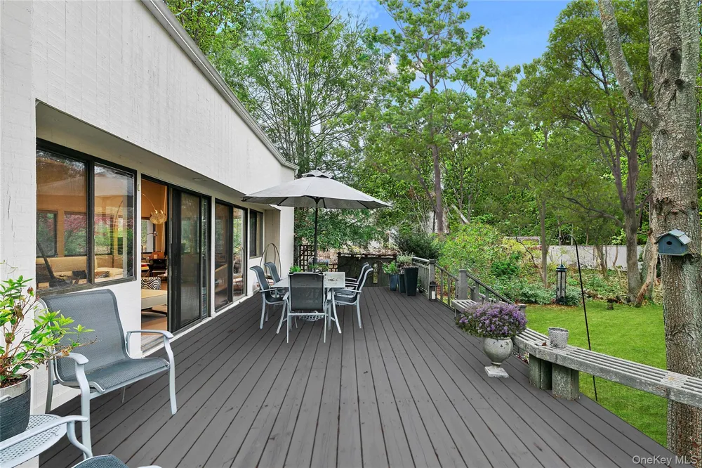 6 Wagon Lane East Hampton, NY 11937
