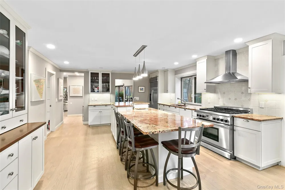 6 Wagon Lane East Hampton, NY 11937