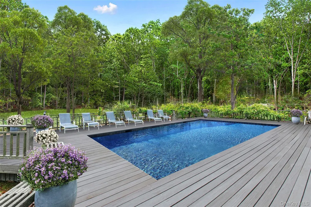 6 Wagon Lane East Hampton, NY 11937
