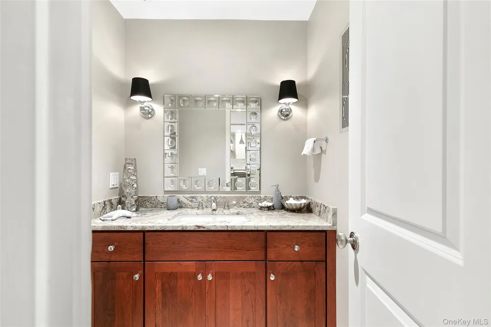 6 Wagon Lane East Hampton, NY 11937
