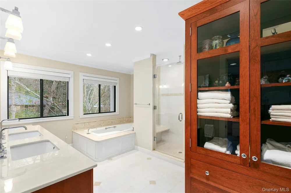 6 Wagon Lane East Hampton, NY 11937