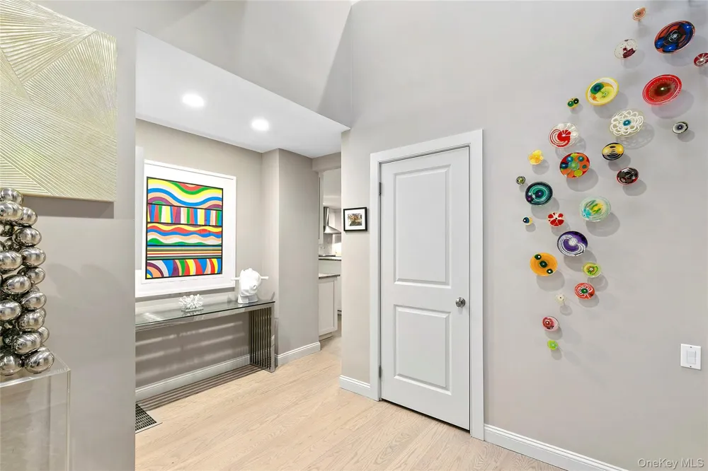 6 Wagon Lane East Hampton, NY 11937
