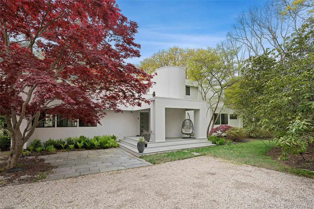 6 Wagon Lane East Hampton, NY 11937