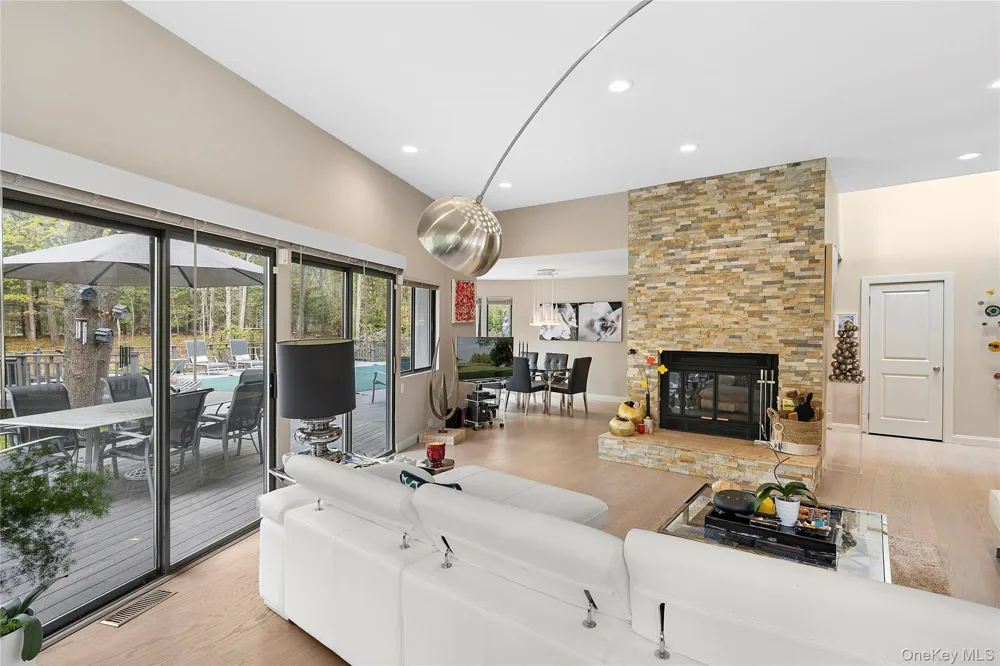 6 Wagon Lane East Hampton, NY 11937