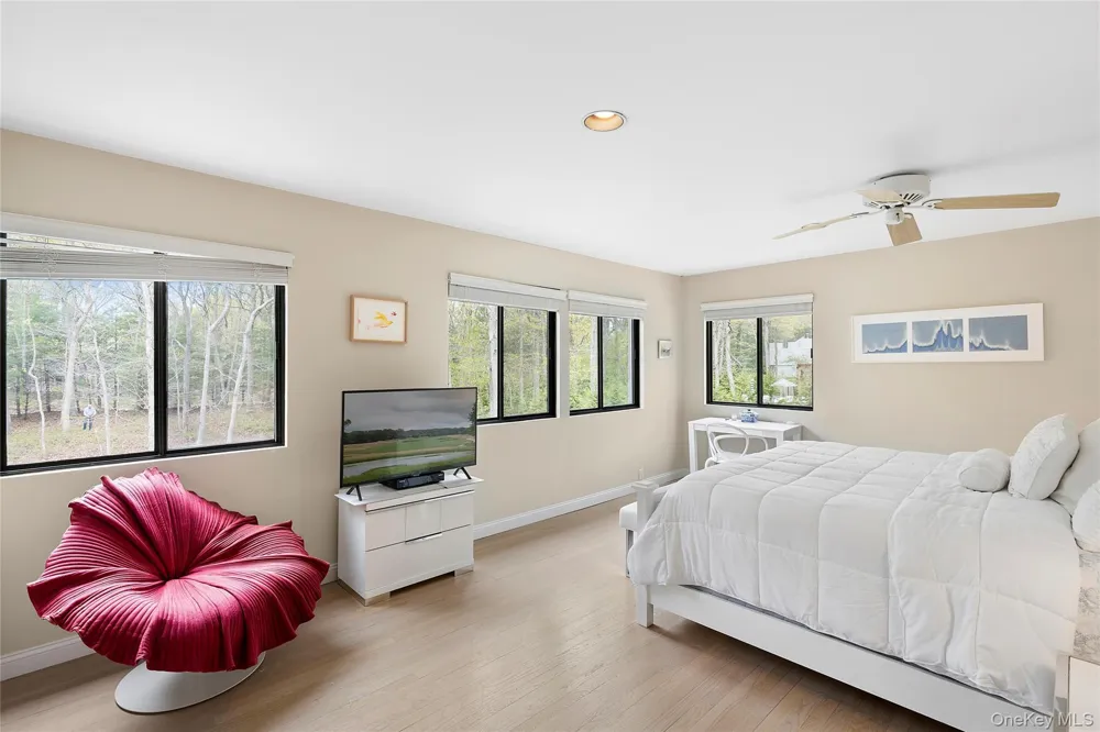 6 Wagon Lane East Hampton, NY 11937