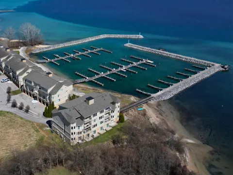 704 Dockside Circle
