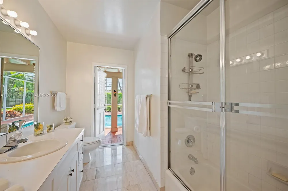 15705 SW 77th Ave Palmetto Bay, FL 33157