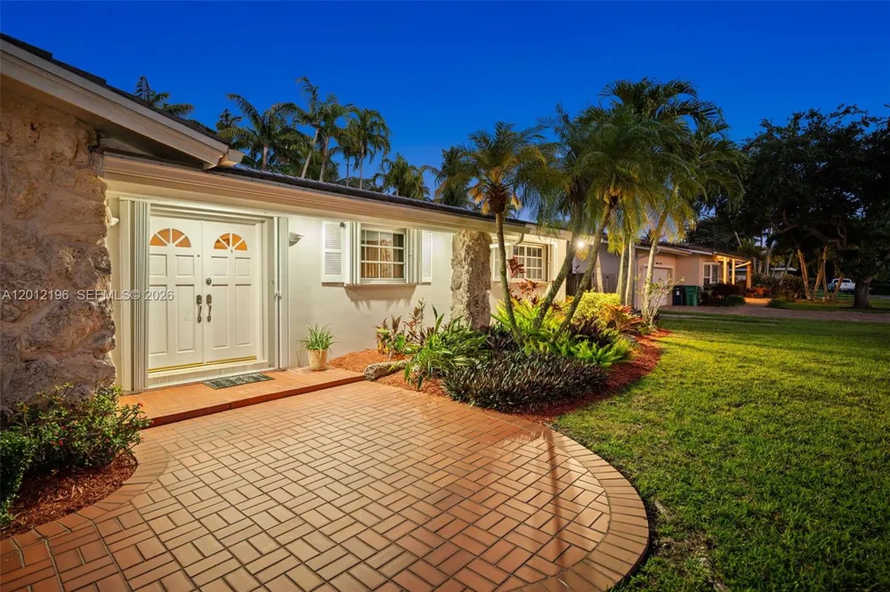 15705 SW 77th Ave Palmetto Bay, FL 33157
