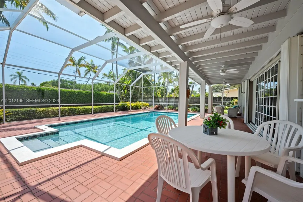 15705 SW 77th Ave Palmetto Bay, FL 33157