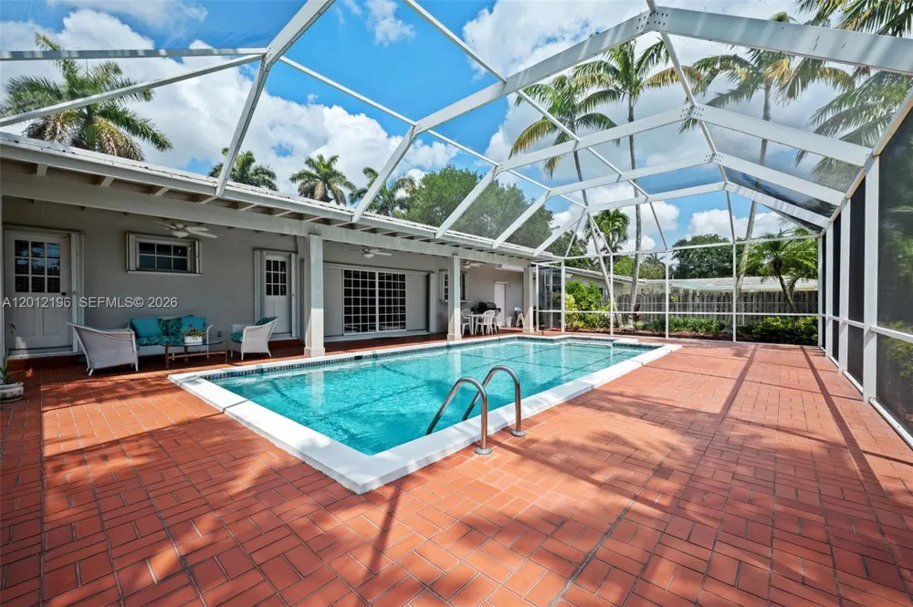 15705 SW 77th Ave Palmetto Bay, FL 33157