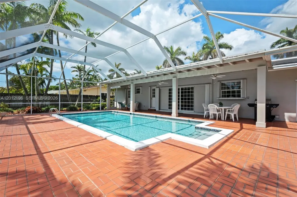 15705 SW 77th Ave Palmetto Bay, FL 33157