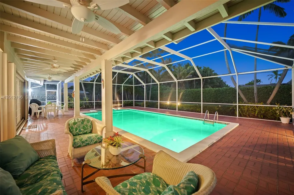 15705 SW 77th Ave Palmetto Bay, FL 33157