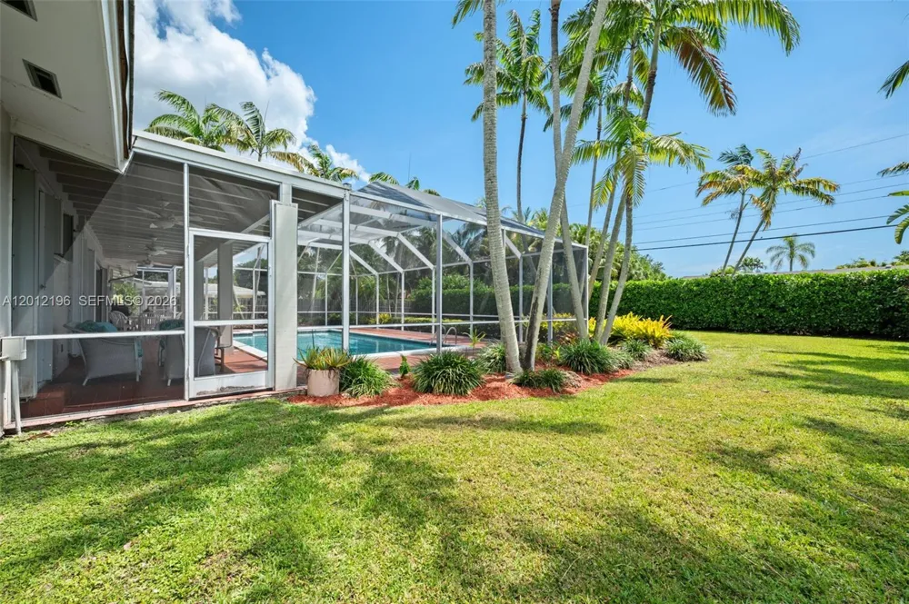15705 SW 77th Ave Palmetto Bay, FL 33157