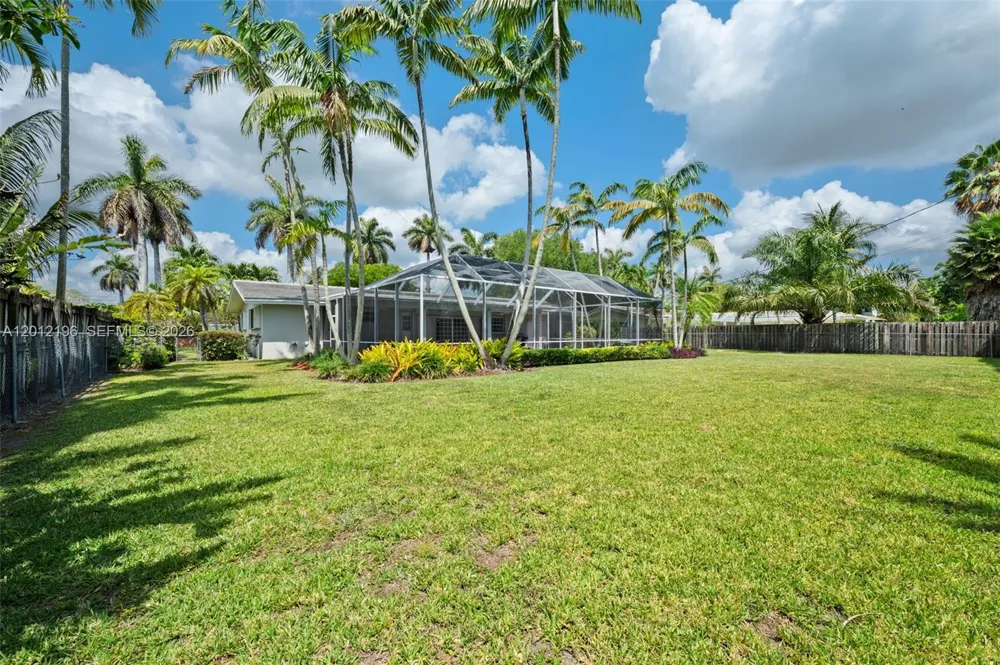 15705 SW 77th Ave Palmetto Bay, FL 33157