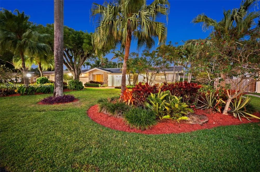 15705 SW 77th Ave Palmetto Bay, FL 33157