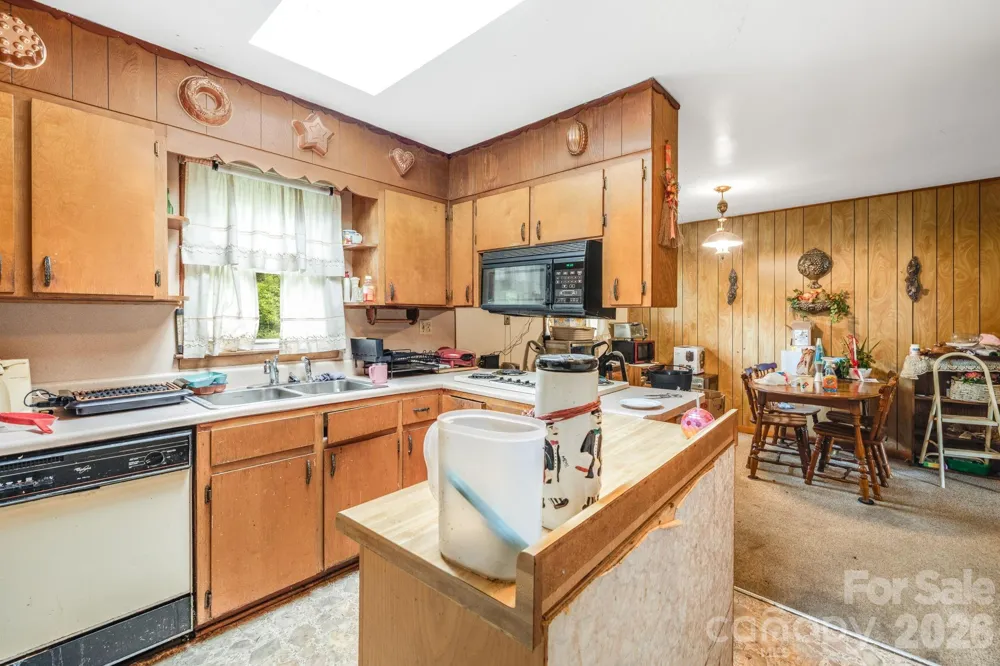 48 Ellen Avenue Canton, NC 28716
