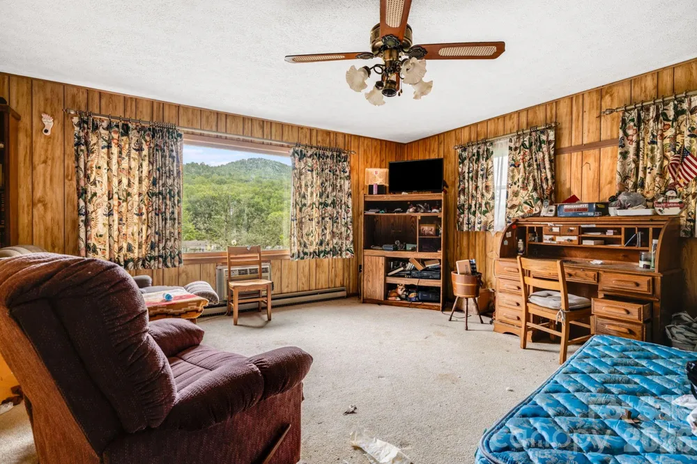 48 Ellen Avenue Canton, NC 28716