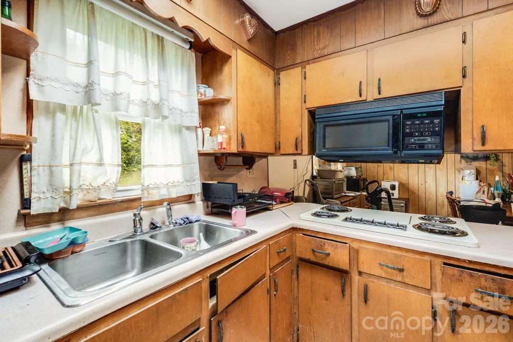 48 Ellen Avenue Canton, NC 28716