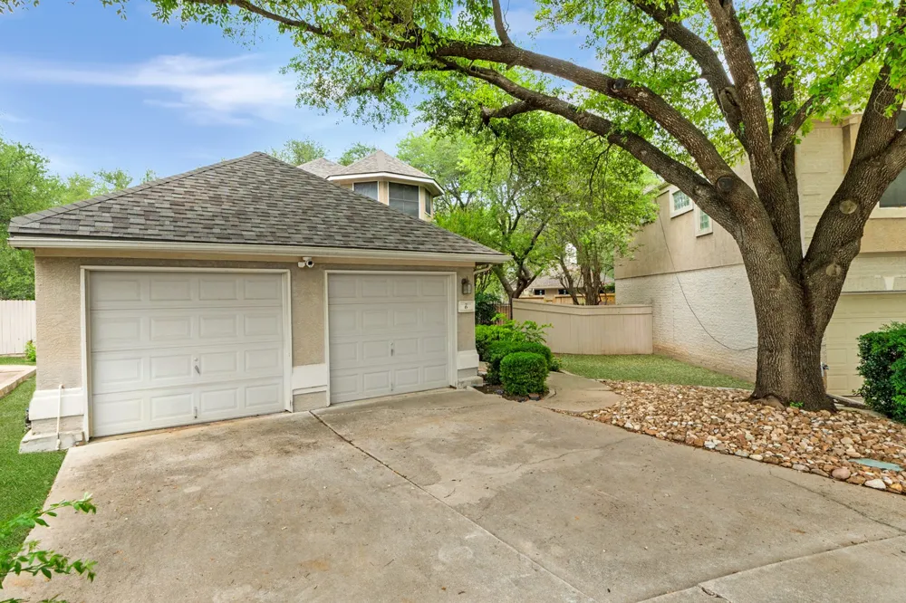 6 Muirfield Greens Cove Lakeway, TX 78738