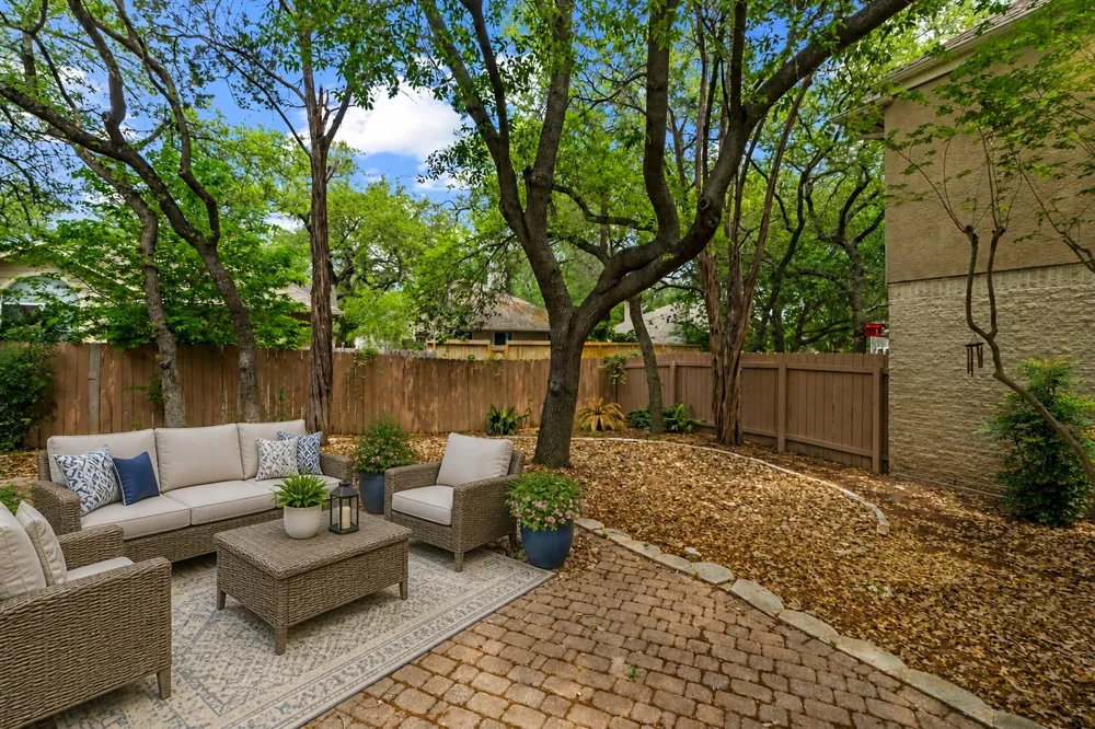6 Muirfield Greens Cove Lakeway, TX 78738