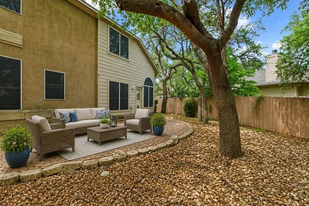 6 Muirfield Greens Cove Lakeway, TX 78738