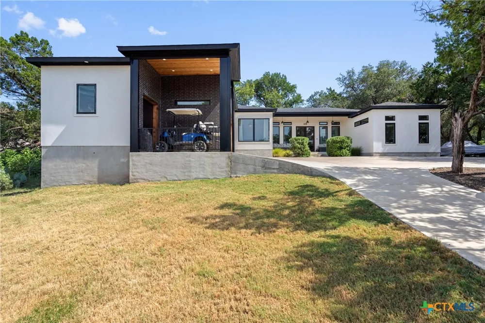 418 S Venture Boulevard Point Venture, TX 78645