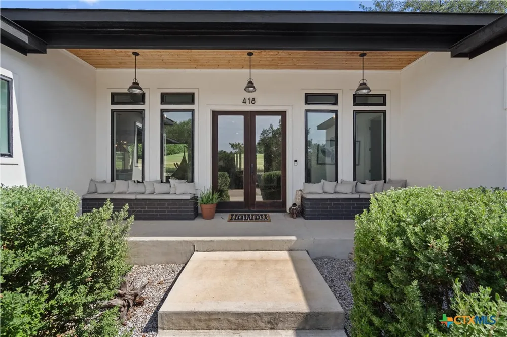 418 S Venture Boulevard Point Venture, TX 78645