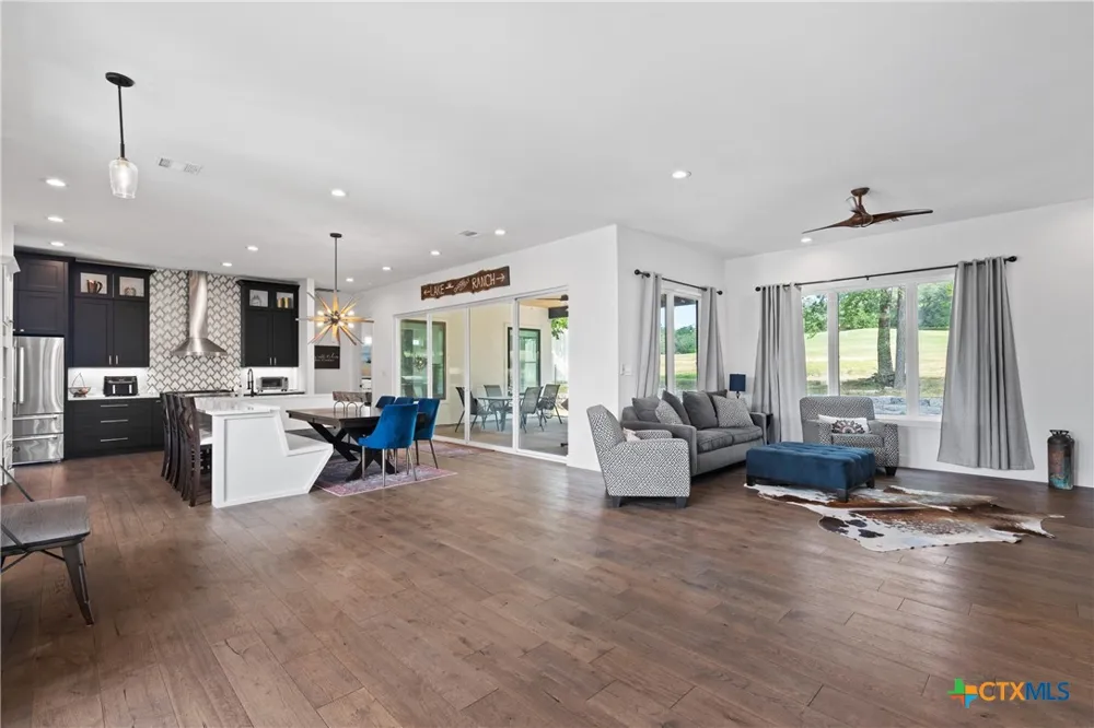 418 S Venture Boulevard Point Venture, TX 78645