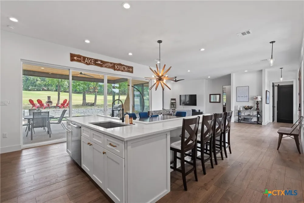 418 S Venture Boulevard Point Venture, TX 78645