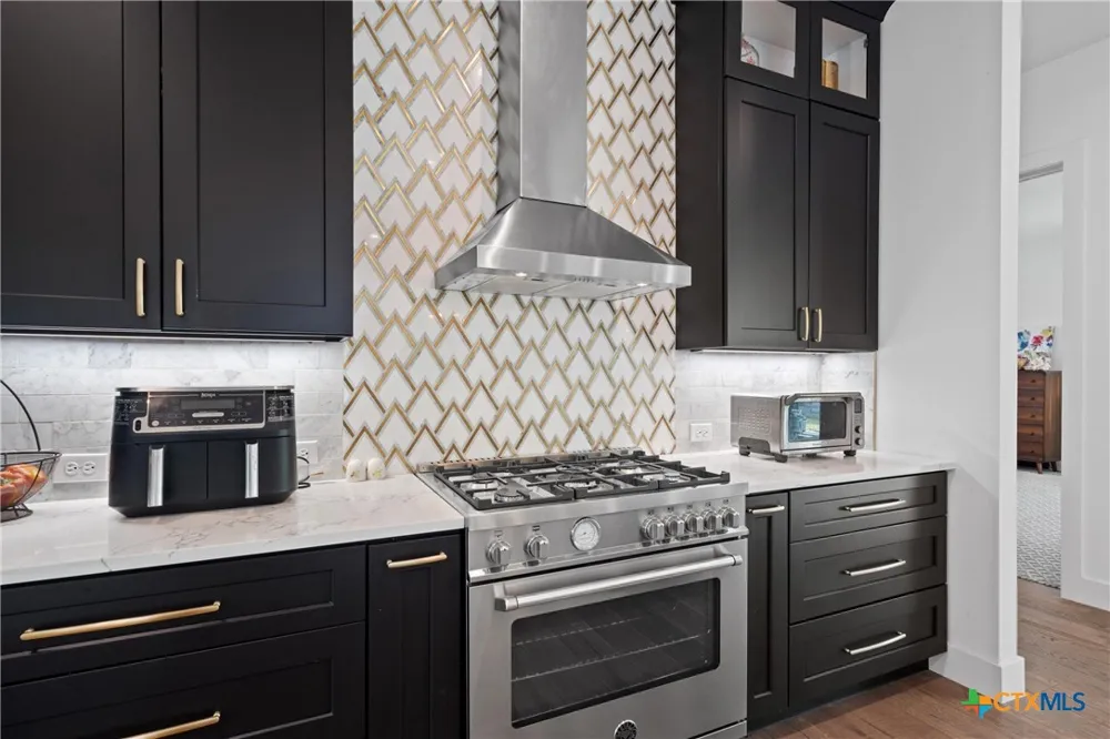 418 S Venture Boulevard Point Venture, TX 78645