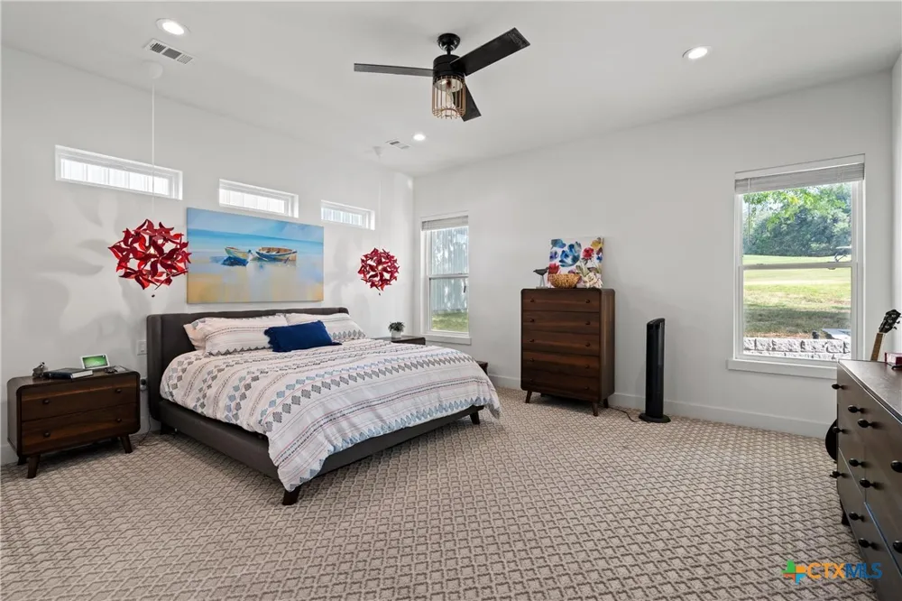 418 S Venture Boulevard Point Venture, TX 78645