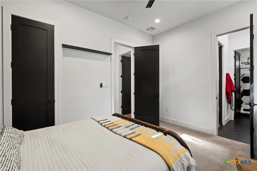 418 S Venture Boulevard Point Venture, TX 78645