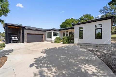 418 Venture Boulevard S
