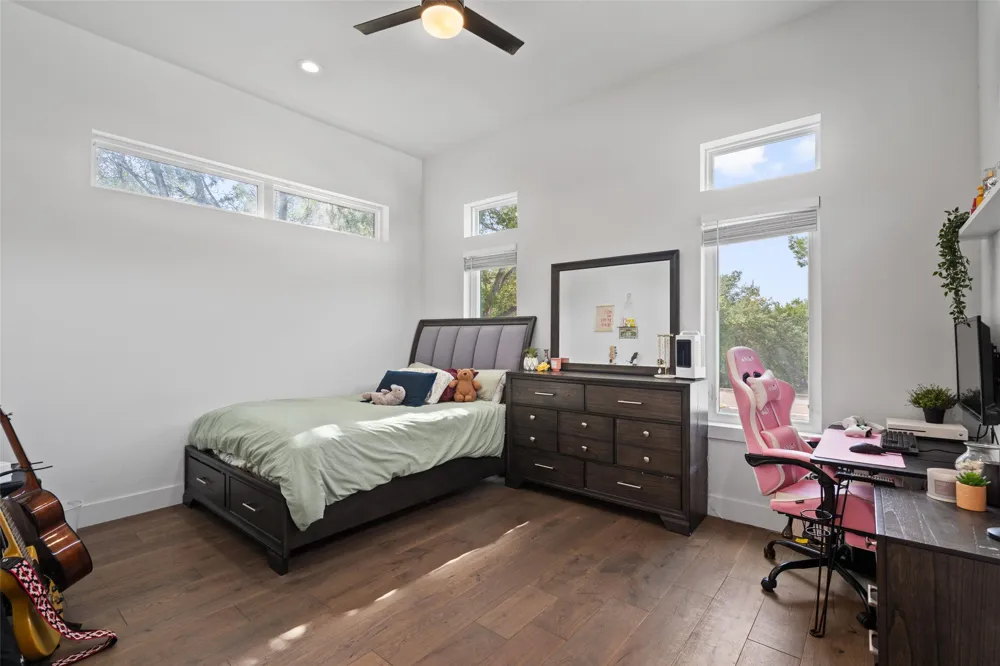 418 Venture Boulevard S Point Venture, TX 78645