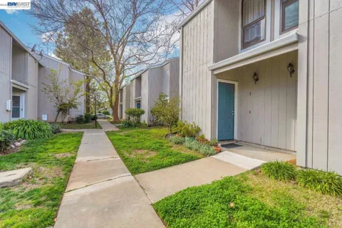 2300 Sycamore Ln #5