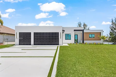 2303 NW 35 AVE