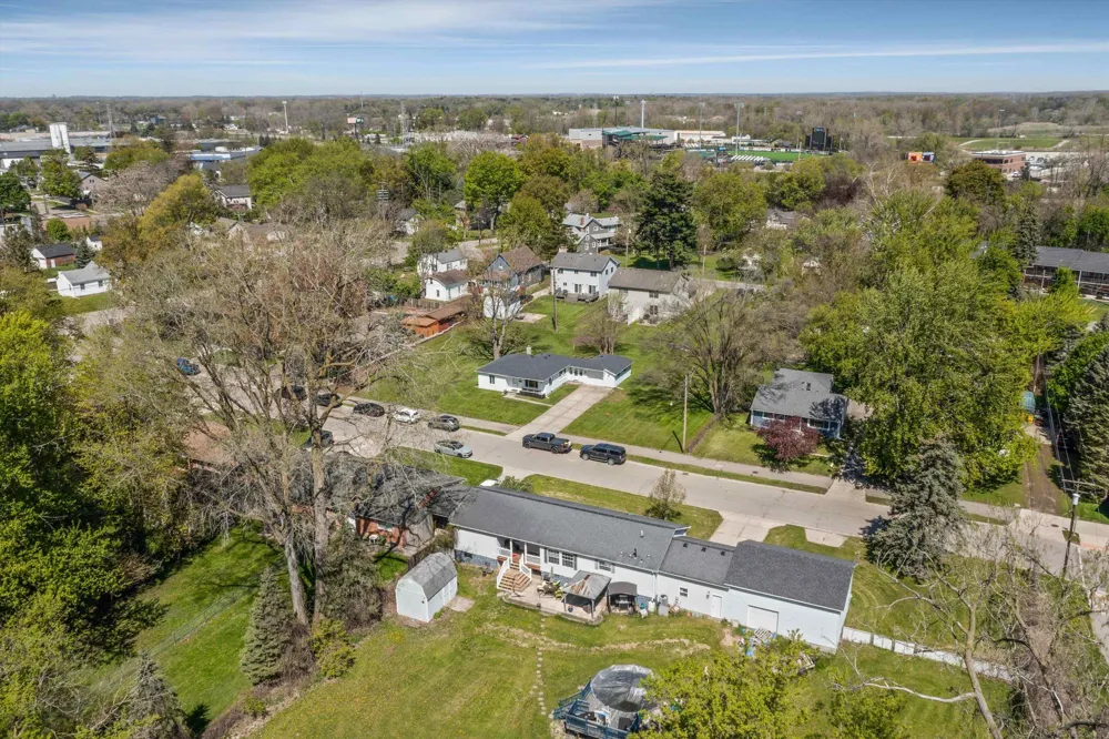 7553 Nichols Street Utica City, MI 48317