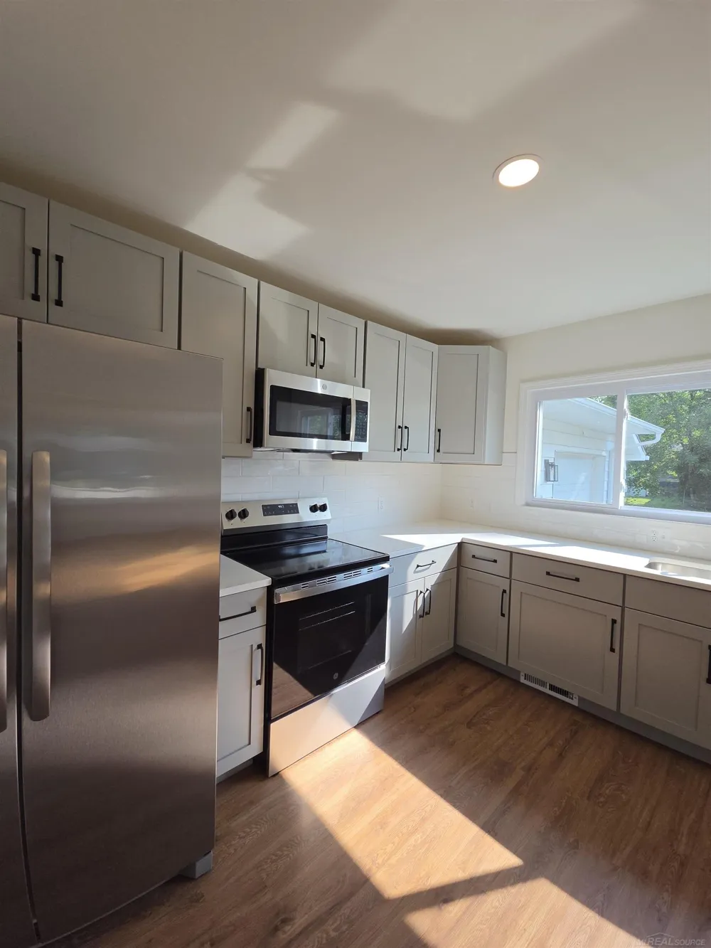 7553 Nichols Street Utica City, MI 48317