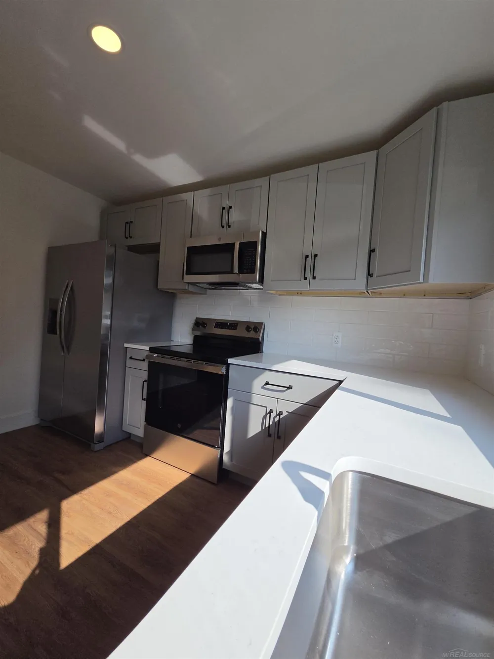 7553 Nichols Street Utica City, MI 48317