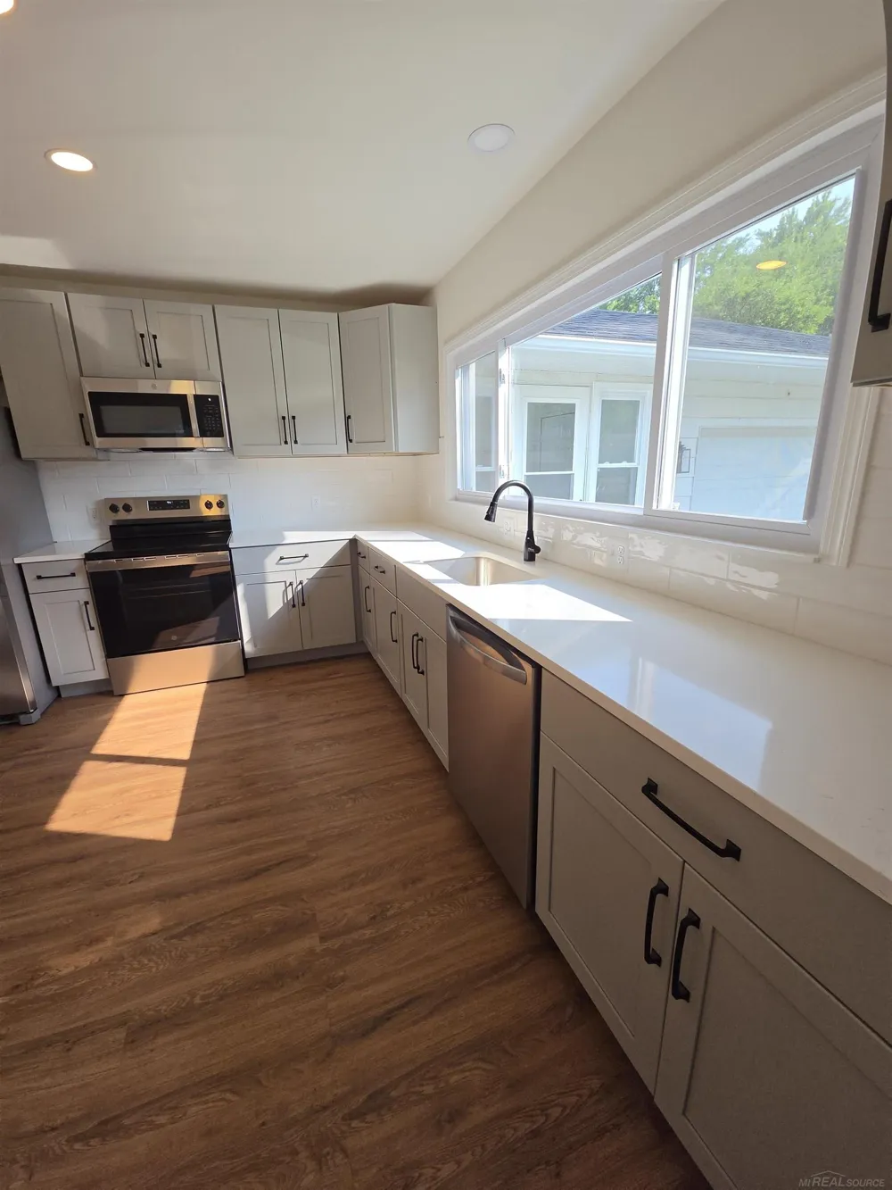 7553 Nichols Street Utica City, MI 48317