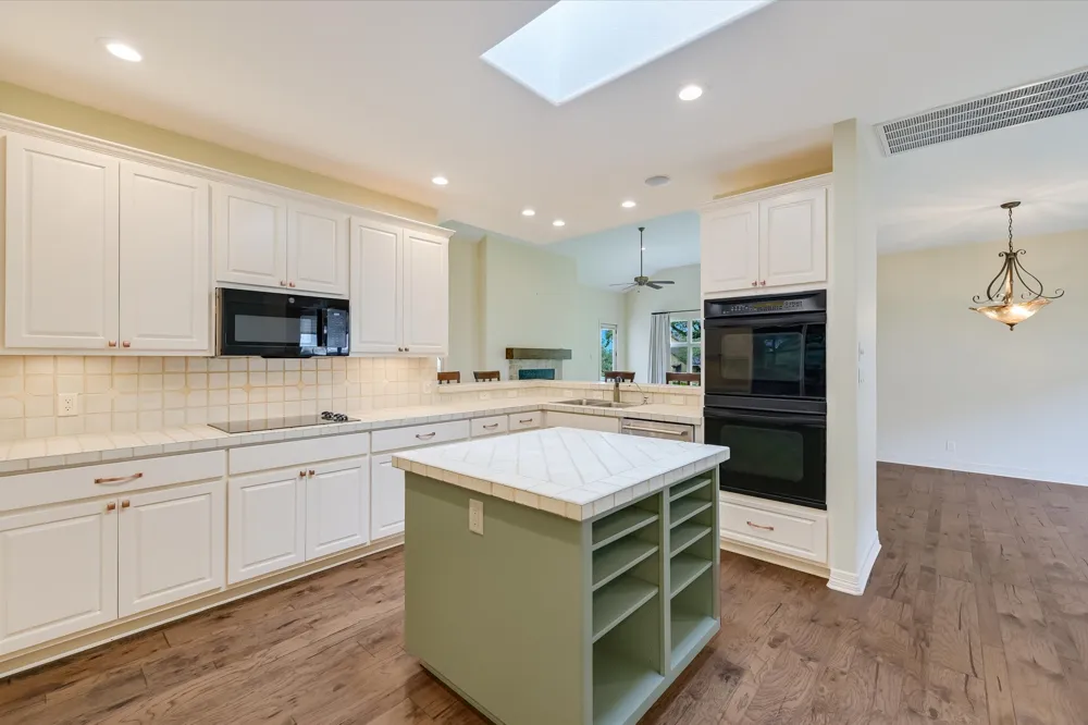 2300 FOUNDERS CIRCLE Spicewood, TX 78669
