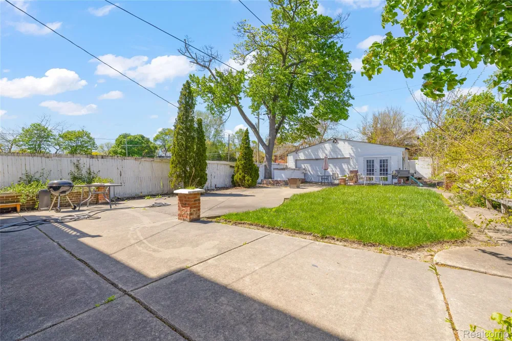 2425 W Grand Boulevard Detroit City, MI 48208