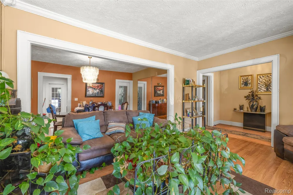 2425 W Grand Boulevard Detroit City, MI 48208