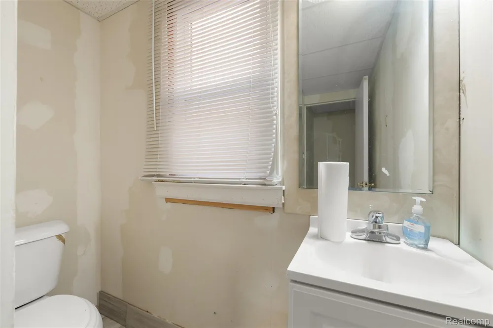 2425 W Grand Boulevard Detroit City, MI 48208