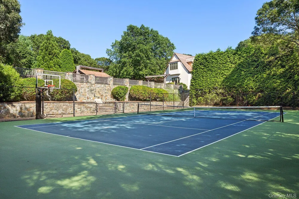 123 Abrahams Path East Hampton, NY 11937